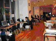 三鷹市産業プラザ１F インターネットカフェ事例